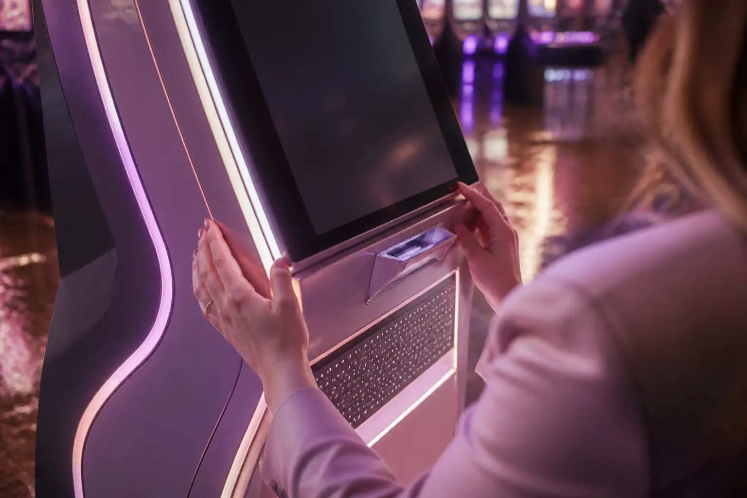 Aristocrat Gaming stellt neues Reign-Slot-Gehäuse mit 52-Zoll-Monitor vor