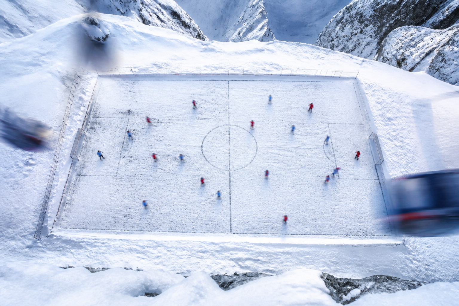 Stake kickt auf 3.000 Metern: Spektakuläre Fußball-Aktion in den Alpen